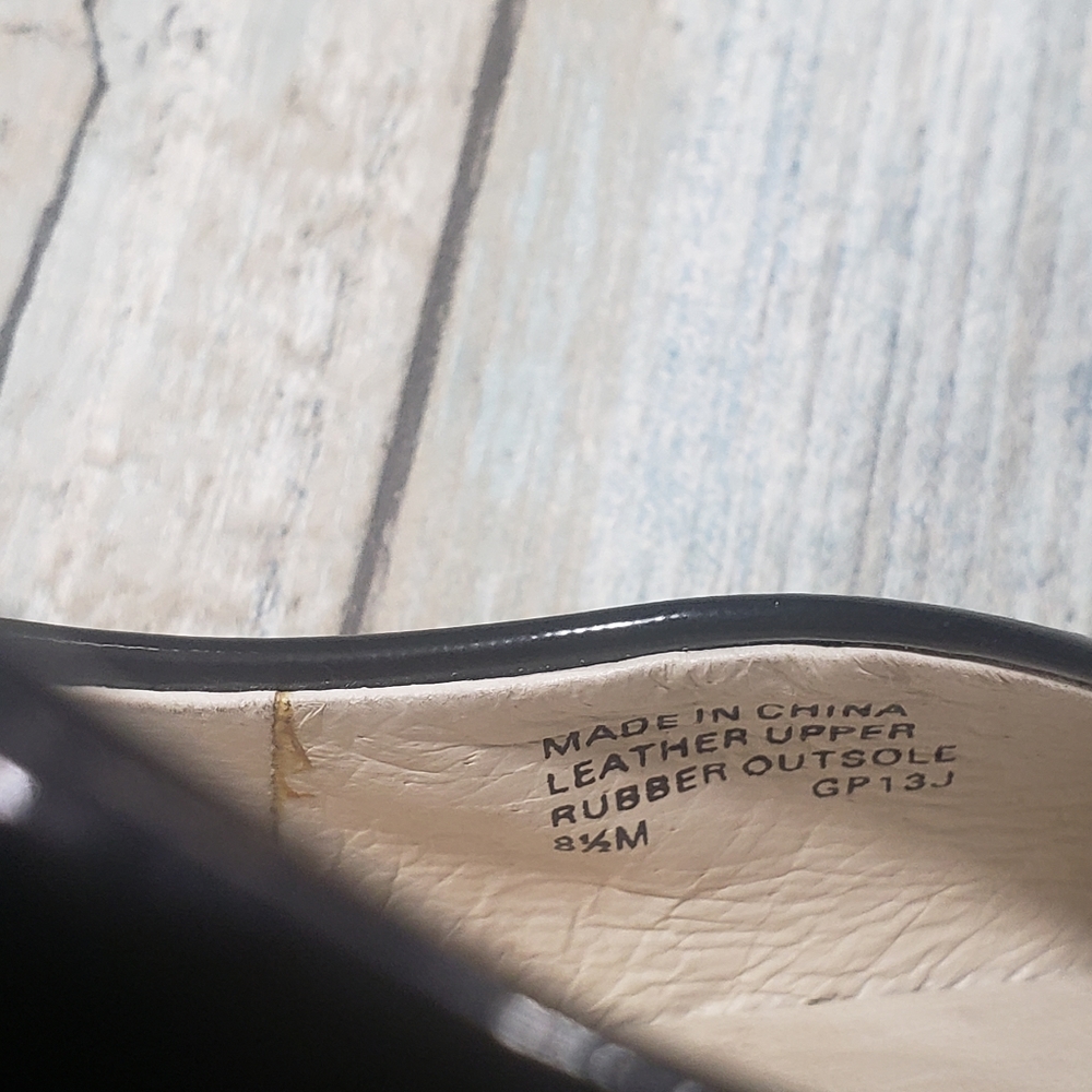 Michael kors Patent leather Heels. - Picture 6 of 10